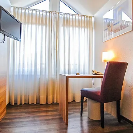 Adolphs Bed & Breakfast 3*